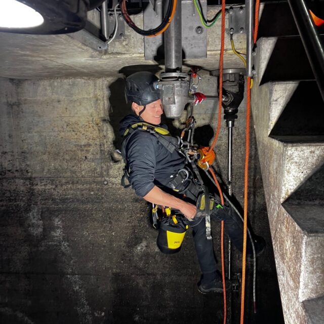 Antriebsgetriebe von Schieber reparieren. In der Schei.... vo Züri.